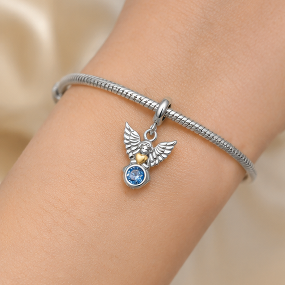Dije Compañero Celestial: Colgante del Ángel de la Guarda Plata